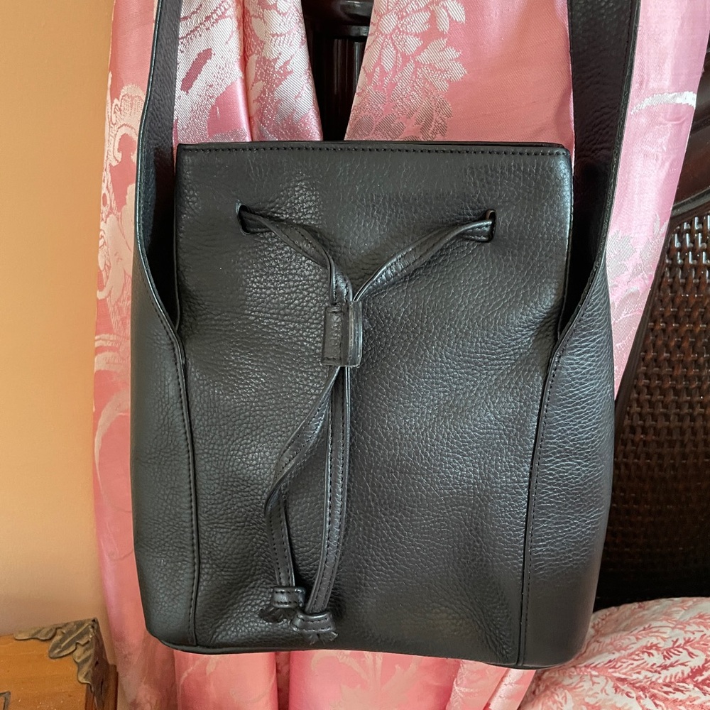 Elegant Black Leather Shoulder Bag